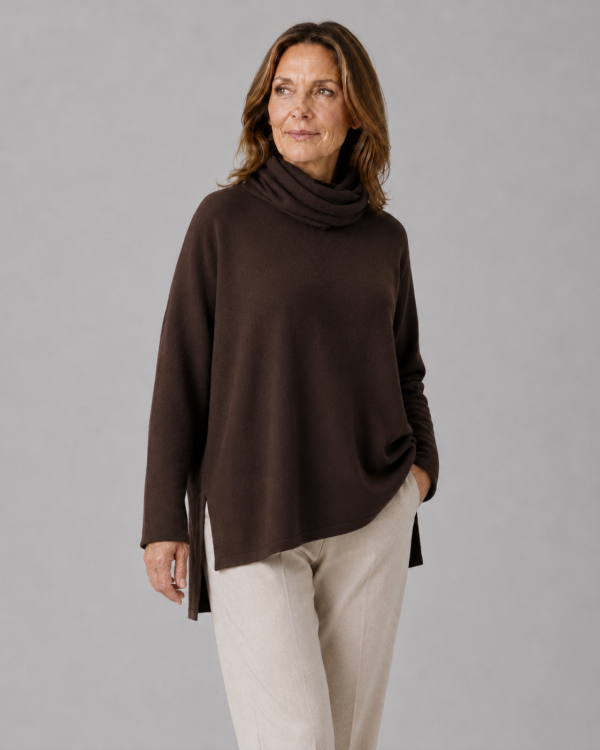 Carole-oversized-jumper-bitter-chocolate-front-model - Ochre Knitwear oversized jumper with turtle neck in bitter chocolate colour front view, presented by women fashion model