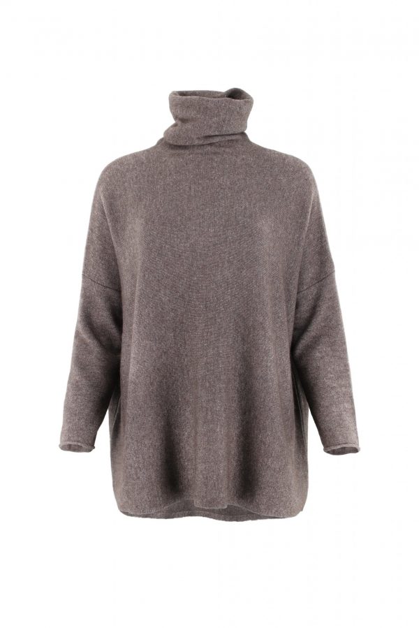 sweater with long sleeves and polo collar in otter colour front view