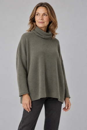 Sweater in Fir Green worn by a model, showing the soft polo collar, relaxed square shape and rolled sleeve edges.