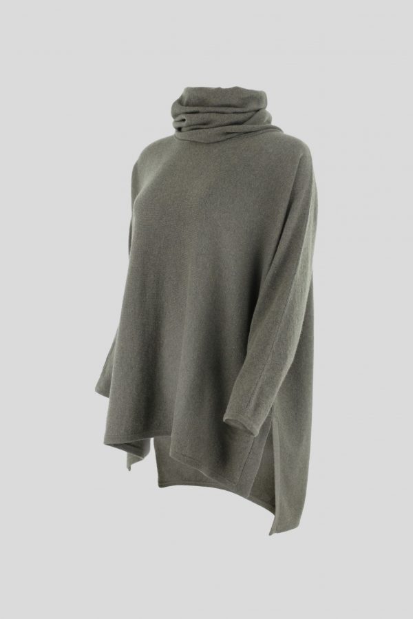 Carole-fir-green-colour-side-view - Ochre Knitwear oversized jumper with turtle neck in green colour side view