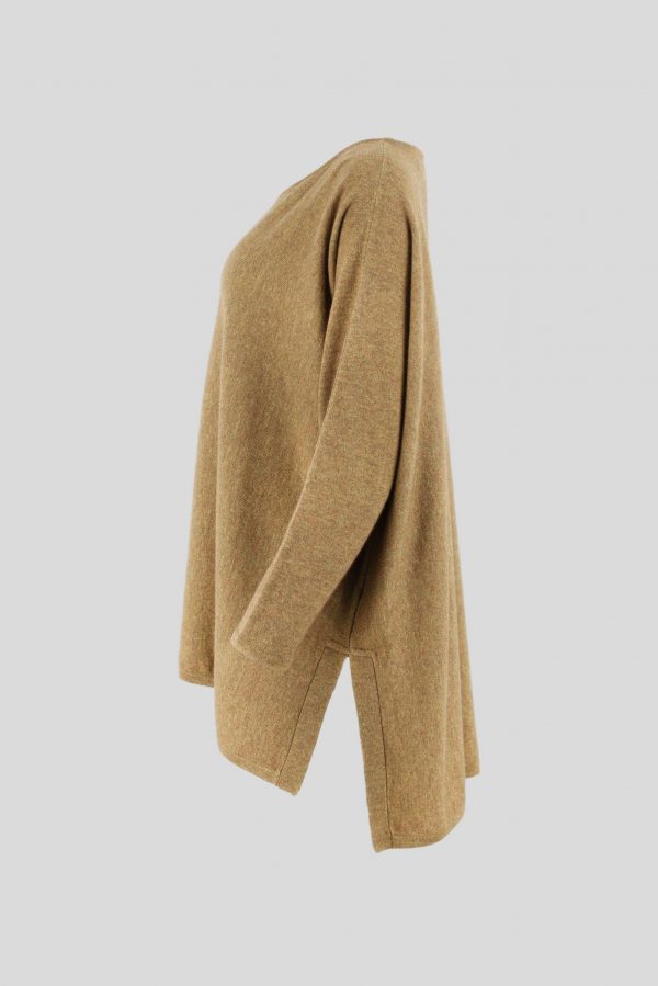 tunic top in olive colour and long sleeves profile view