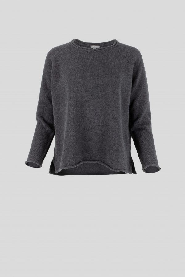 organic cotton jumper with long raglan sleeves, side slits in graphite colour profile view