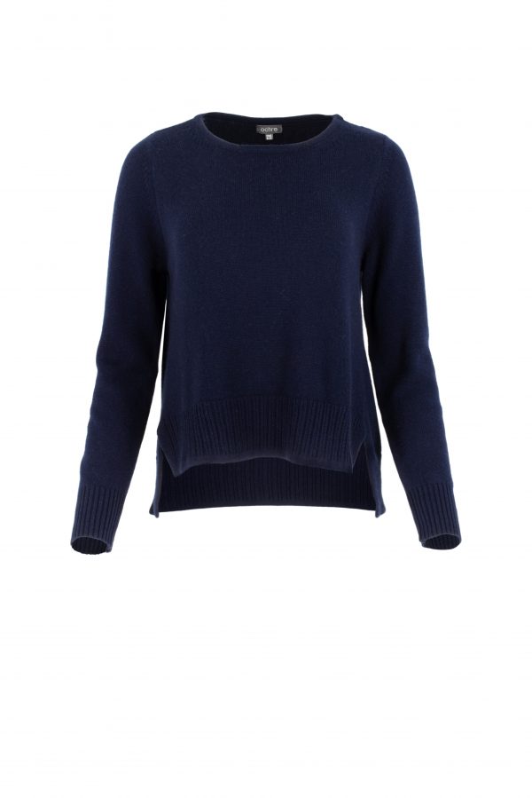 sweater with long sleeves, longer at the back and side slits in navy colour, front view