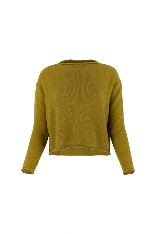 jumper with a short cut, long sleeves, in moss colour, front view