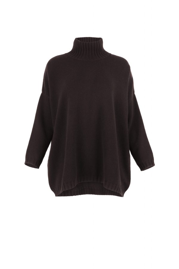 oversized jumper with long sleeves in bitter chocolate colour front view