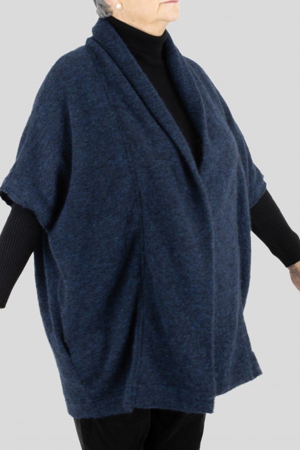 a mohair cardigan featuring short sleeves, two side pockets, and a cocoon shape, presented in a side view