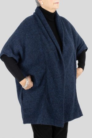 a mohair cardigan featuring short sleeves, two side pockets, and a cocoon shape, presented in a side view