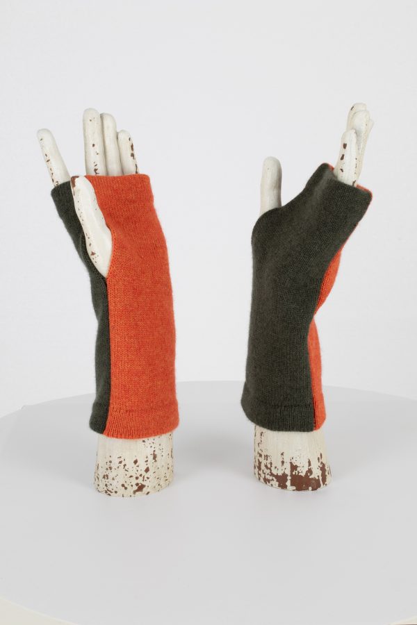 wrist warmers in two contrasting colours
