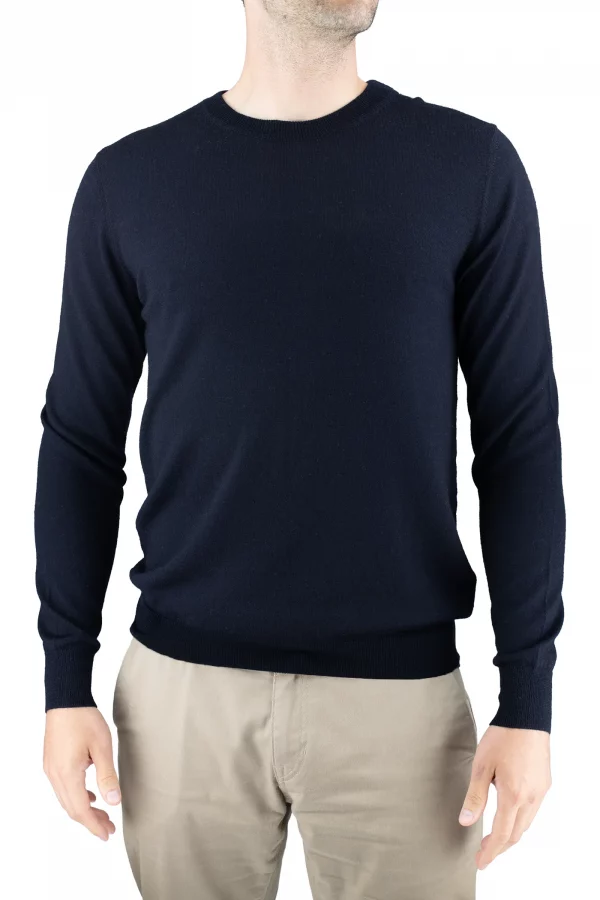 Scott-crew-neck-jumper-navy-colour - Ochre Knitwear crew neck jumper with long sleeves made of merino in navy colour front view, presented by man model