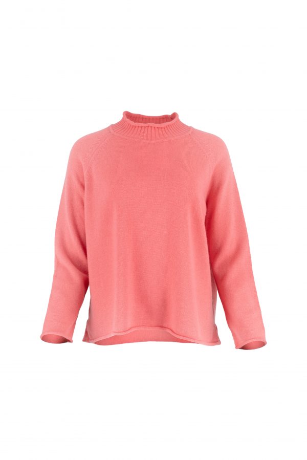 jumper with long sleeves and side split in coral colour made from cashmere, front view