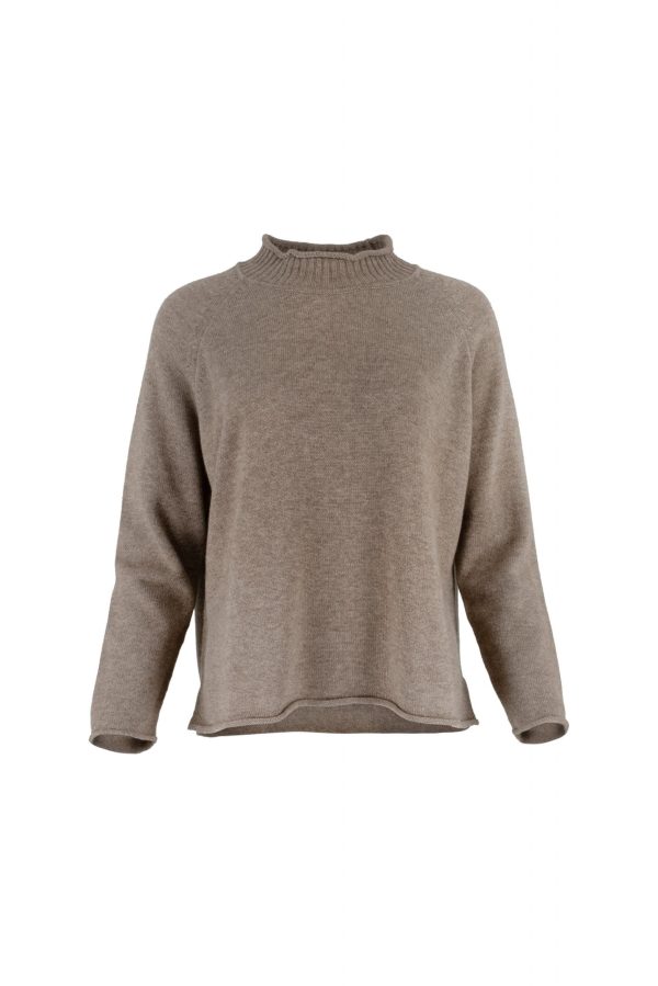 jumper with long sleeves and side split in mocha colour made from cashmere, front view