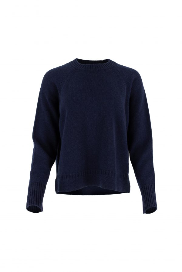jumper with round neck, raglan sleeves and side slit, rib on cuffs and hem in navy colour - front view