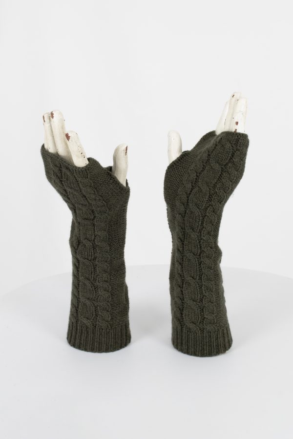 Long cable fingerless gloves in fir green – cashmere & lambswool, 28 cm