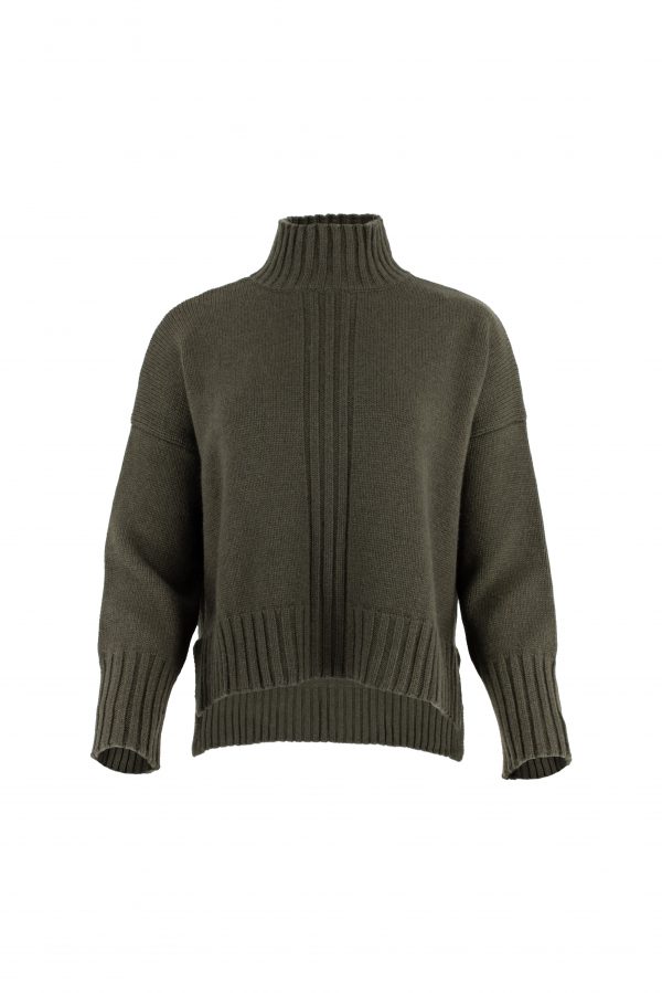 funnel neck jumper in Fir Green – front view with 6 cm centre-front rib detail