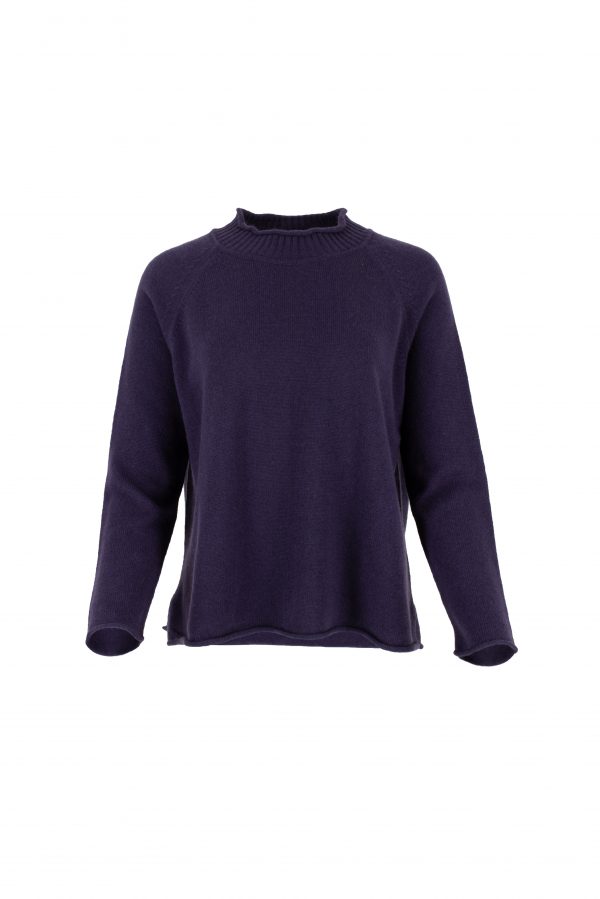 jumper with long sleeves and side split in coral colour made from cashmere, front view