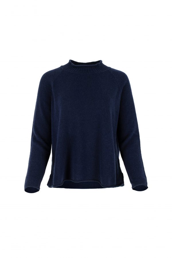 jumper with long sleeves and side split in navy colour made from cashmere, front view