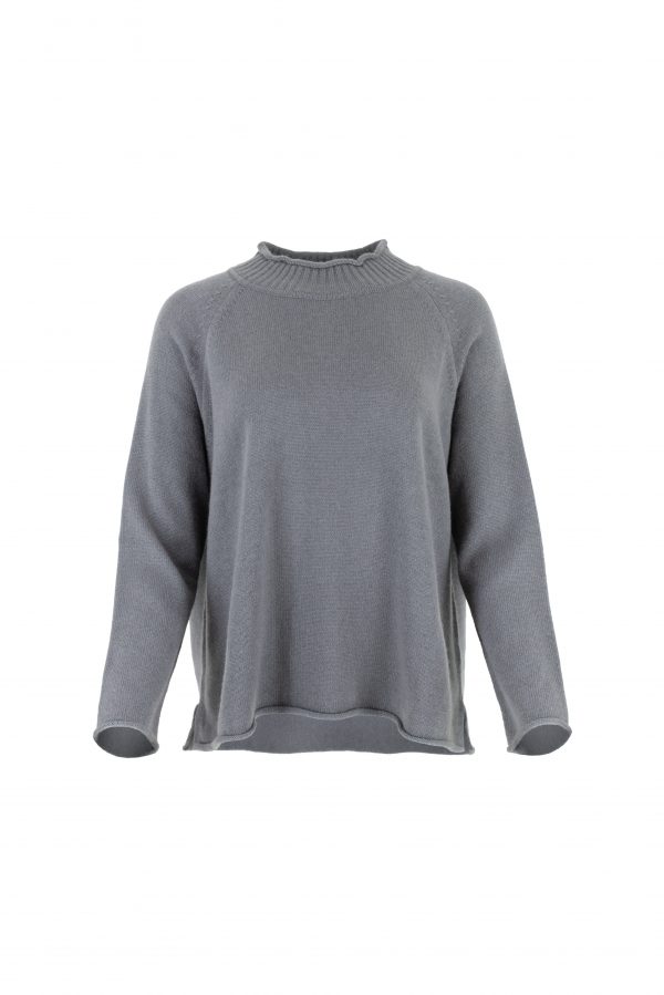 jumper with long sleeves and side split in smoke colour made from cashmere, front view