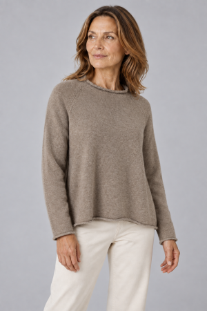 jumper in mocha colour with round neck, raglan sleeve, rolled edges, front view presented by female model
